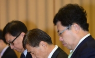 [포토]묵념하는 이주열 한국은행 총재 