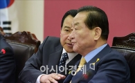 [포토]의견나누는 이완구·서청원