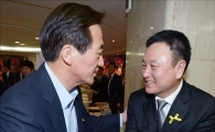 [포토]허정무 전 감독 만나는 정몽준 후보