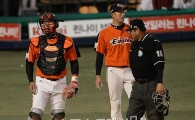 '본 헤드 플레이' 포수 정범모, 처음 아니다…타석에서도?
