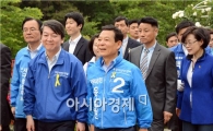 [포토]풍암저수지 장미공원 찾은 윤장현 후보와 안철수