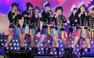 AKB48 일본 국민 아이돌, 팬과 악수하다 20대 괴한에 칼부림 피습