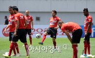 [포토] 몸 푸는 튀니지 축구대표팀