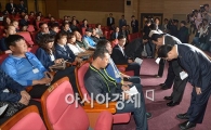 [포토]세월호 유가족앞에 고개숙인 여야 지도부