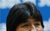볼리비아 모랄레스 대통령, 프로축구 선수 겸직