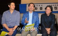 [포토]박원순 후보, 영화인들 만나 시네마테크 지원에 대해 이야기 나눠 