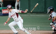 [포토]이택근, '1타점 적시타로 앞서 간다!'