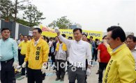[포토]강운태·이용섭 지지호소하는 지지자들