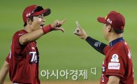 [포토]이대형, '친정팀 꺾고 승리의 세리머니'