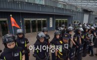 [포토]경찰로 가로막힌 금수원 예배당