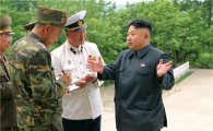 [포토]北 김정은, 해군 부대 시찰…실전같은 훈련 강조
