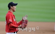 [포토]김광현,'오늘 수비 도움 좀 받는데~'