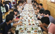 [포토]상다리 휘어지는 강진군 한정식