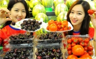 월드컵 열기 속에 붉은색 과일도 잘 팔려~