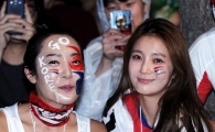 [포토]안혜경,'지인과 함께 광화문 거리응원'