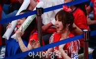 [포토]'월드컵녀' 윤수현, 관중 속에서도 단연 돋보여~