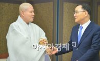 [포토]자승 조계종 총무원장 만난 정홍원 국무총리 