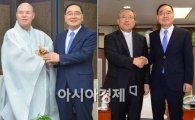 [포토]종교계 지도자들 예방한 정홍원 국무총리 