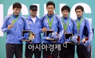 [포토]남자 펜싱대표팀,에페 단체전 우승