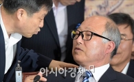 [포토]보고 받는 김명수 후보자