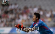 [포토]정성룡,'월드컵 복귀 후 첫 출장'
