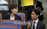[포토]의견 나누는 김현미·김광진