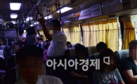 [포토]광역버스 전면 입석금지…입석하는 시민들