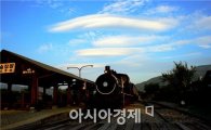 [포토]곡성 섬진강기차마을에 뜬 UFO 닮은 구름