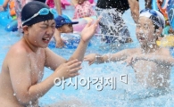 [포토]시원한 물장구