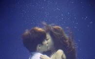 송재림·조보아, '잉여공주'속 수중 키스신 공개…"이 장면 찍으려고"