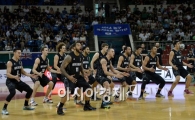 [포토]전통춤으로 기선제압 시도하는 뉴질랜드 대표팀