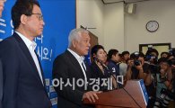 [포토]사퇴의사 밝히는 김한길 대표