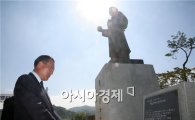 이개호 국회의원, 당선후 박관현 열사비 참배