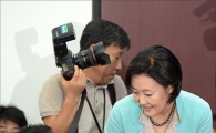 [포토]인사하는 박영선·한명숙