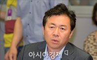 김영춘 "김해공항 확장, 장고 끝 악수"