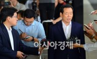 [포토]취재진들의 질의에 답하는 조현룡 의원