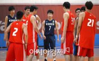 [포토]U-18 대표팀, '형님들, 한 수 배우러 왔어요'