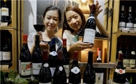 [포토]현대백화점 "교황의 와인 맛보세요"