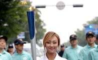 [포토]인천아시안게임 세 번째 성화봉송 주자 씨스타 효린