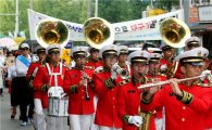 [포토]강남구, 광복절 축제 퍼레이드 펼쳐  