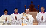 [포토]'성모승천대축일미사' 집전하는 프란치스코 교황