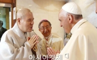 [포토]인사하는 자승 스님-프란치스코 교황 