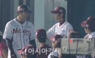 [포토]강정호,'상대 폭투로 다시 앞서갑니다'