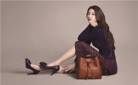 [포토]올 가을 신상 '럭키백'으로 수지처럼~