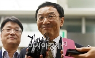 [포토]'답변대신 쓴 미소만'