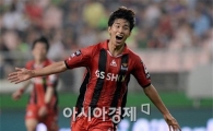 [포토]결승골 작렬시킨 윤일록,'경기는 내가 지배한다'