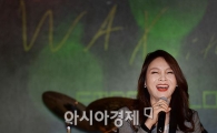 왁스, 깜짝 공약 "음악방송 1위하면 결혼하겠다"