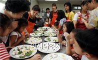 [포토]광주북구 남도향토음식박물관, 추석 꽃송편 만들기