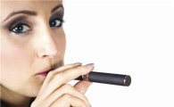 담뱃값 인상에 전자담배 '불티'…금연구역에서 피울 수 있나 보니…