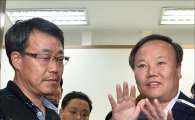 [포토]면담 결과 발표하는 김재원 수석